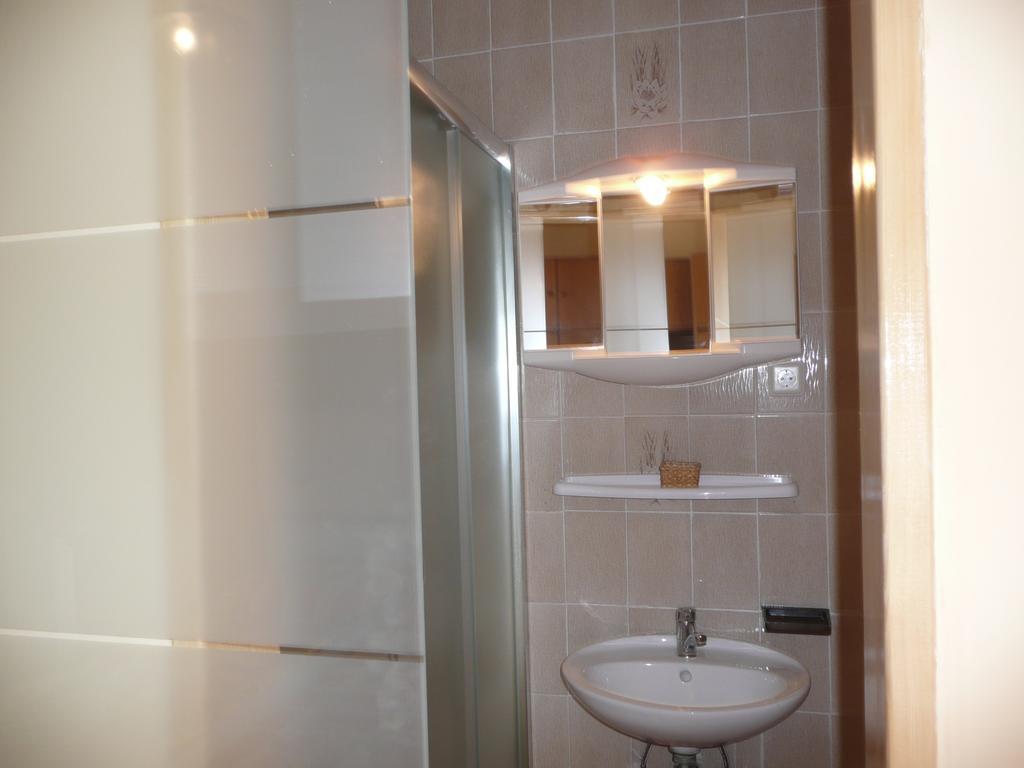 Guesthouse Mira Rab Town Room photo