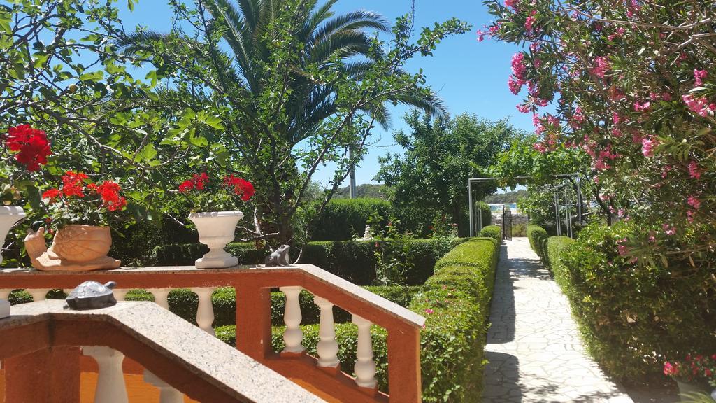 Guesthouse Mira Rab Town Exterior photo
