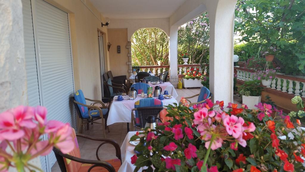 Guesthouse Mira Rab Town Exterior photo